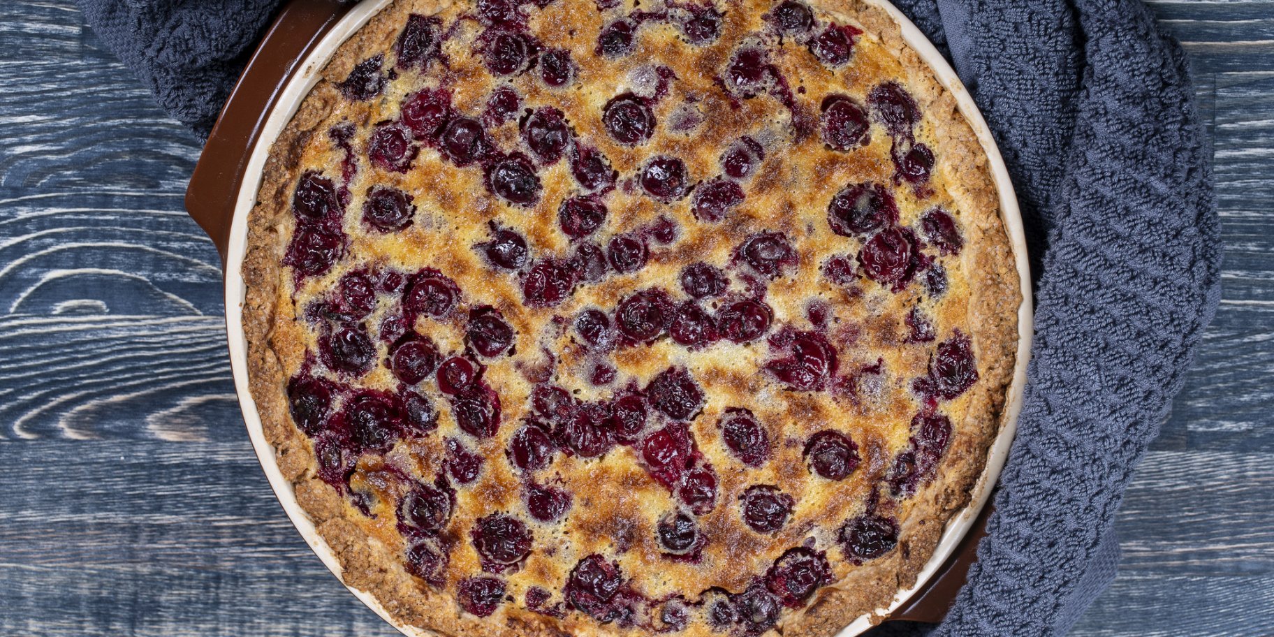 Постный пирог с вишнями