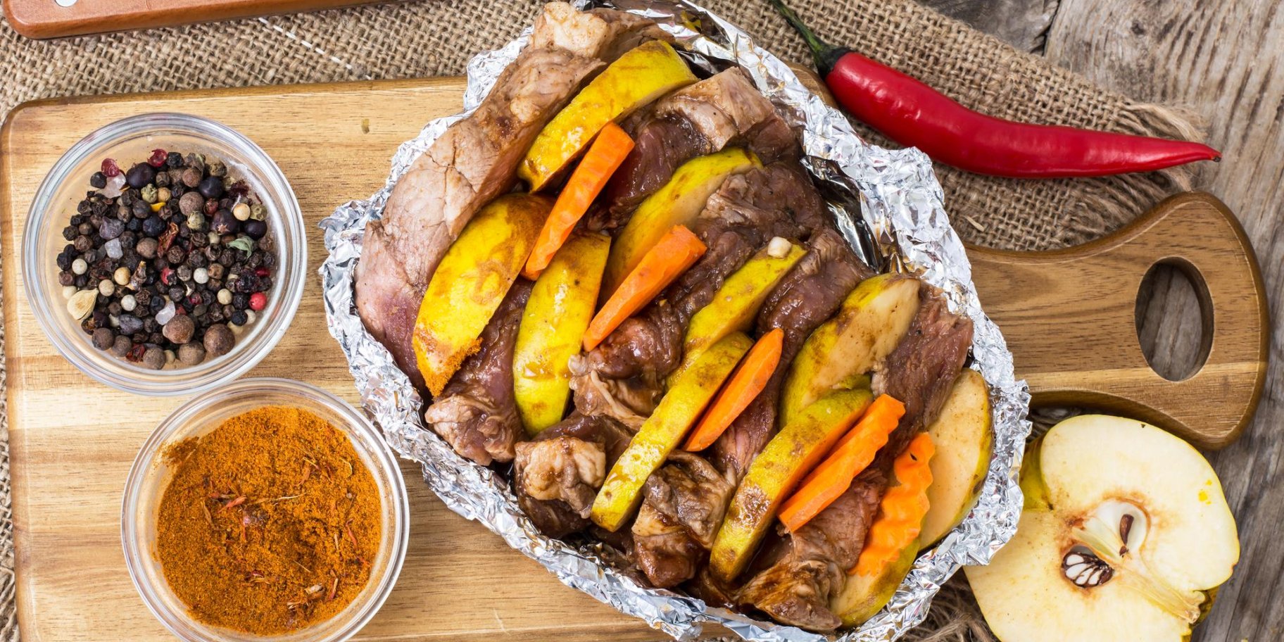 Запеченная свинина с айвой