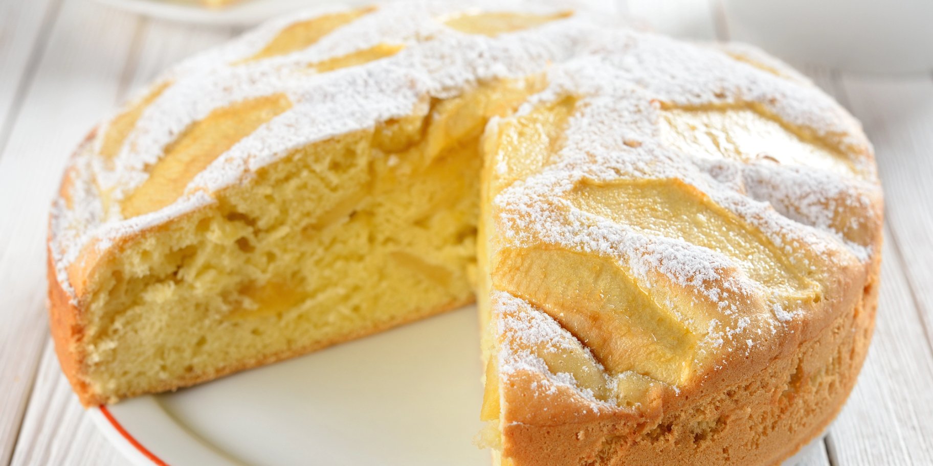 Яблучна шарлотка