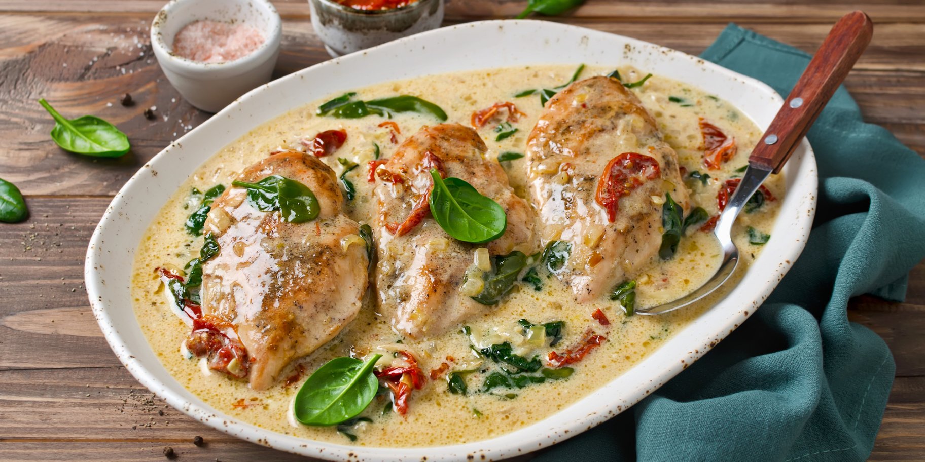 Куриное филе в сливках