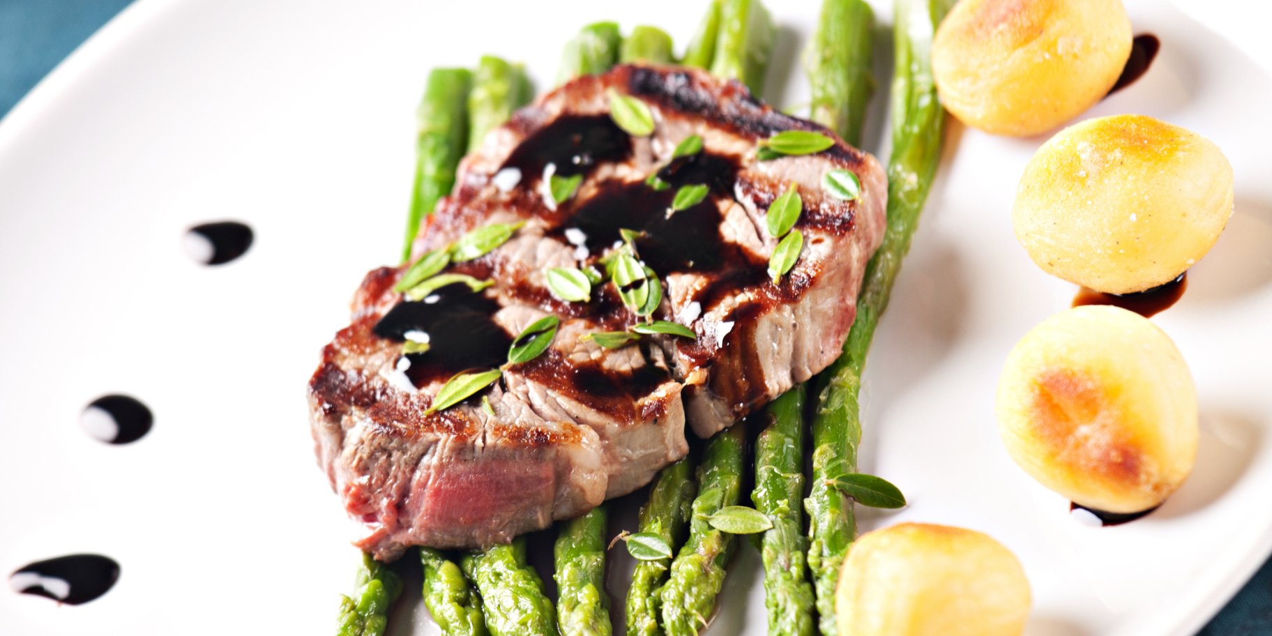 Яловича вирізка в бальзамічному оцті