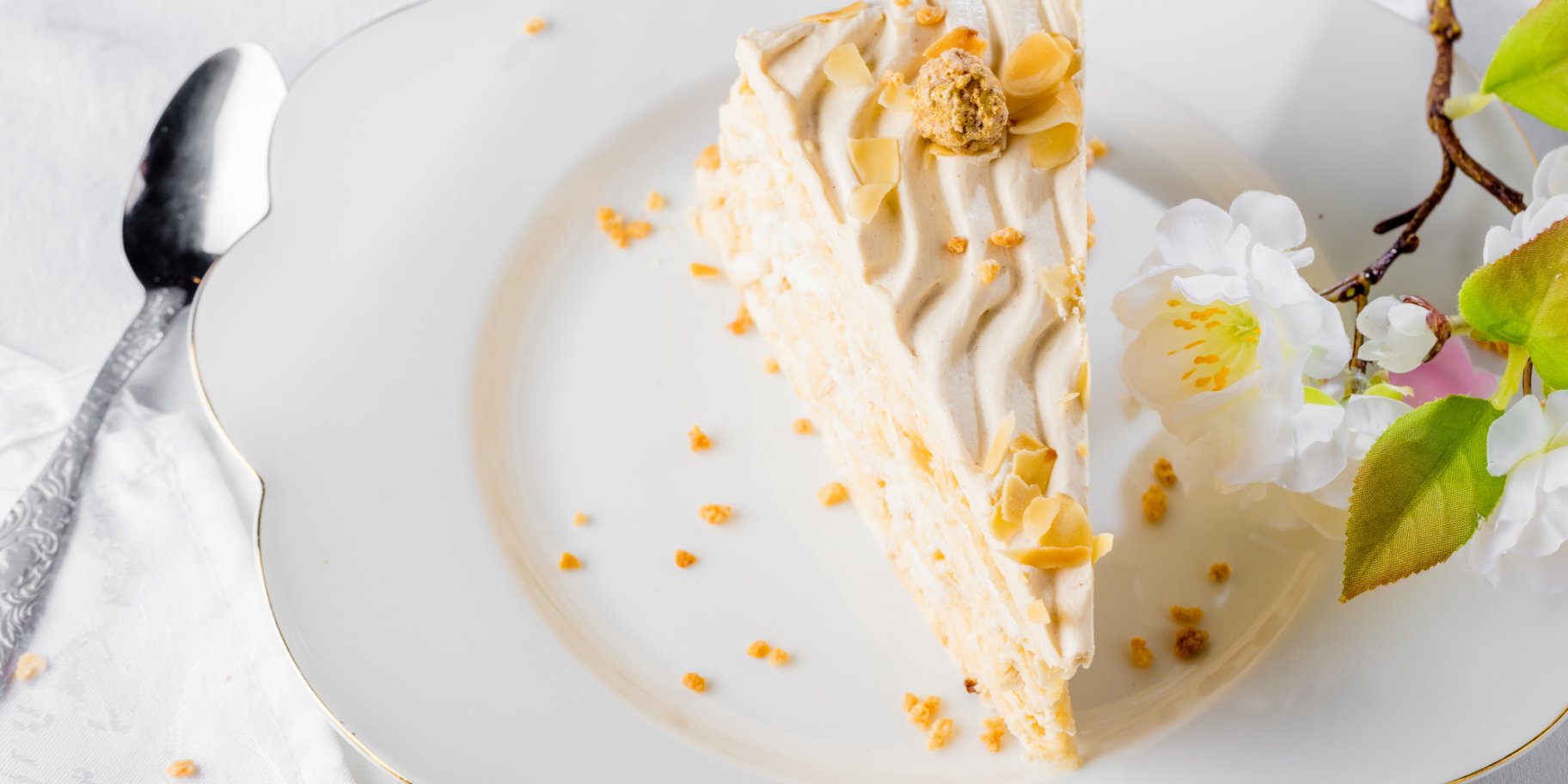 Йогуртовий торт з лимоном і маком