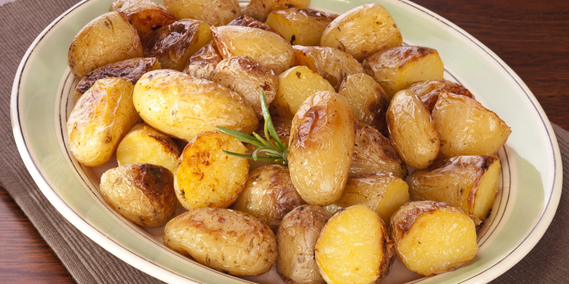 Молода картопля з розмарином