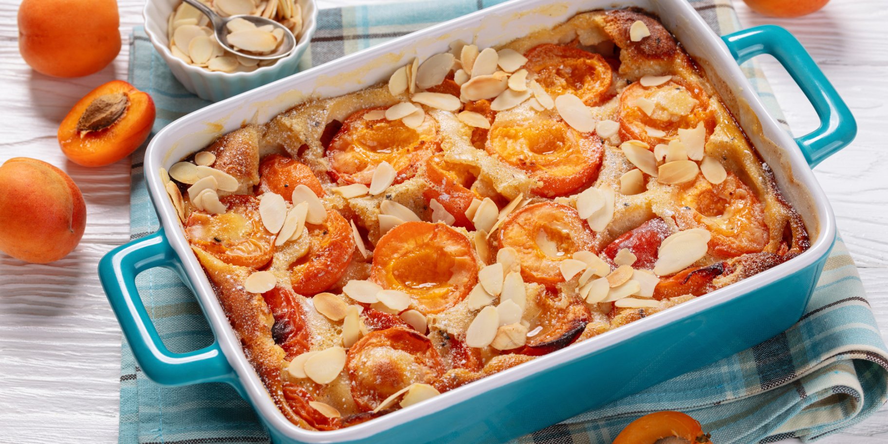 Абрикосовий пиріг з мигдалем