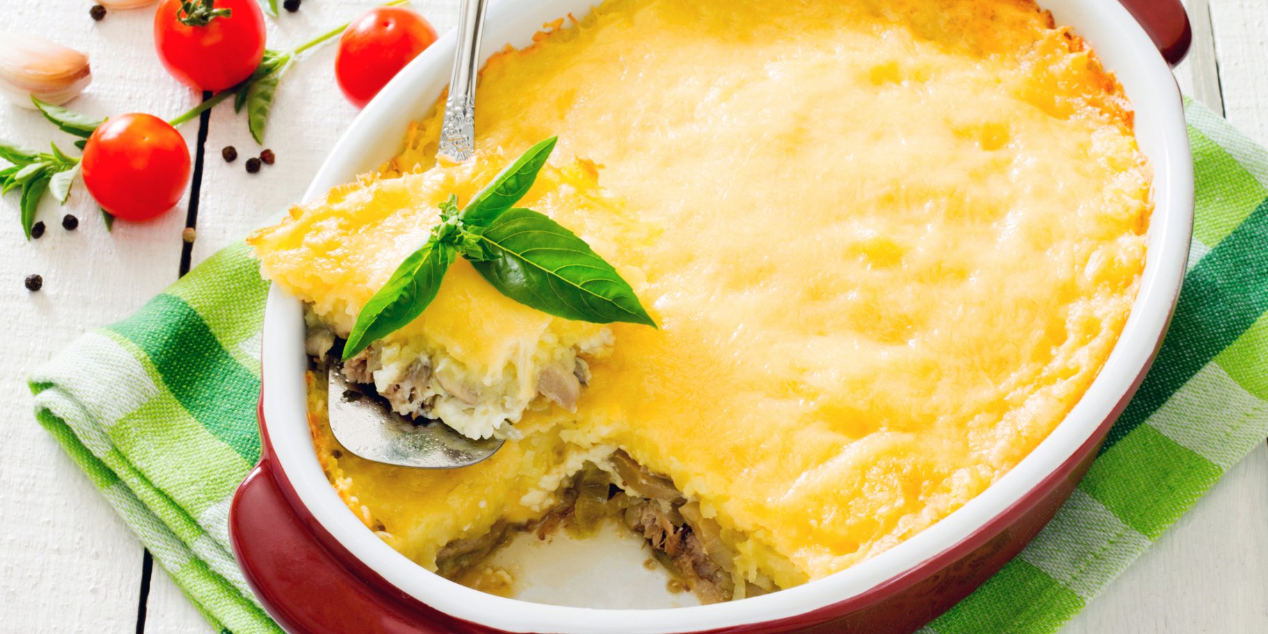 Запеканка с фаршем под творогом