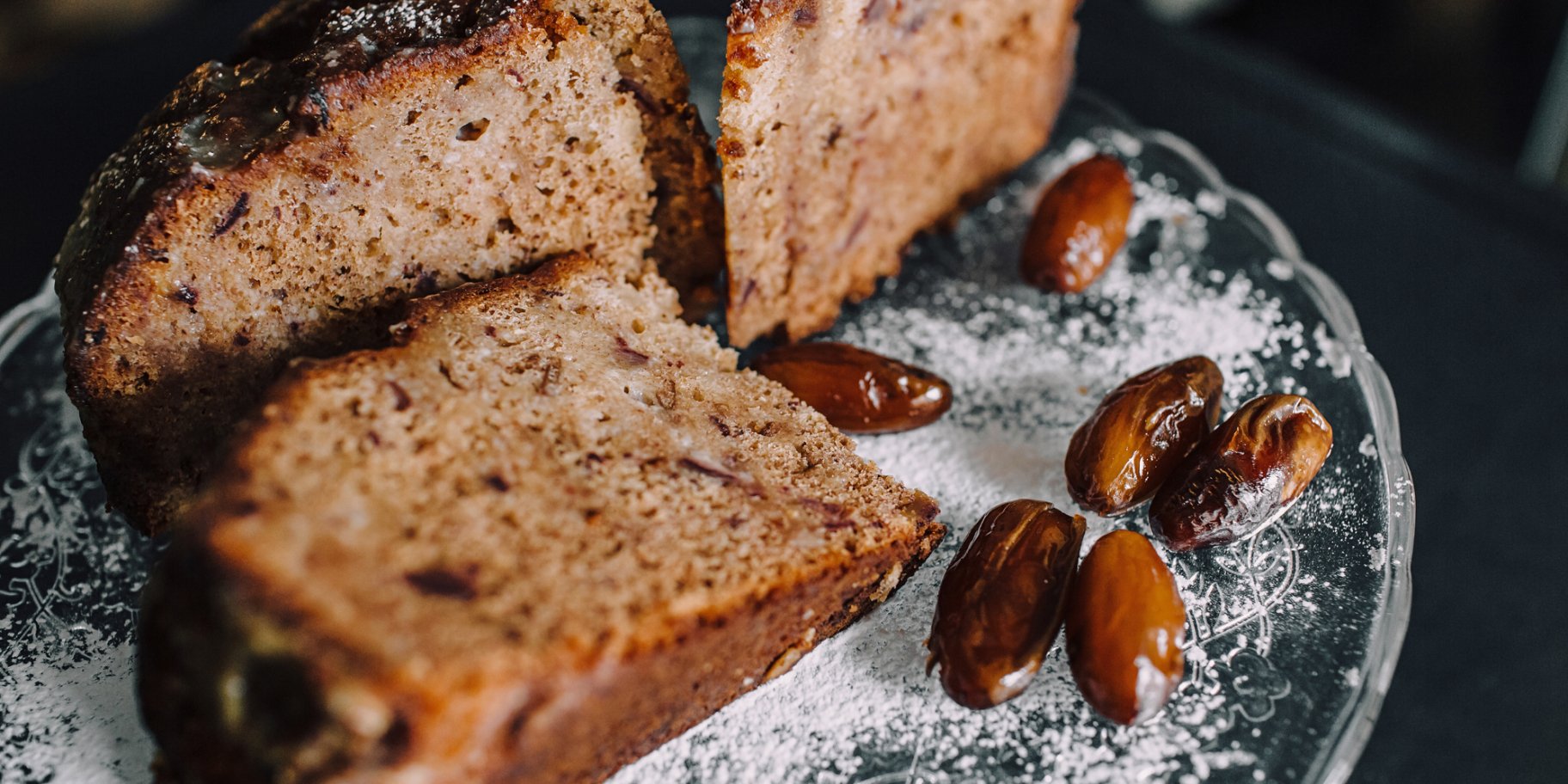 Фініковий кекс з горіхами