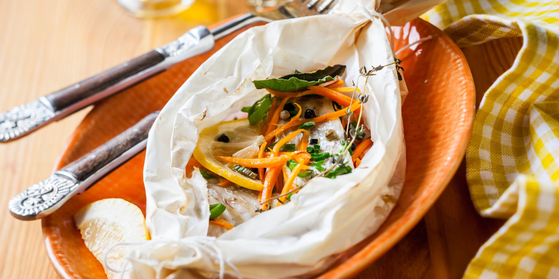 Палтус, запечений у конверті