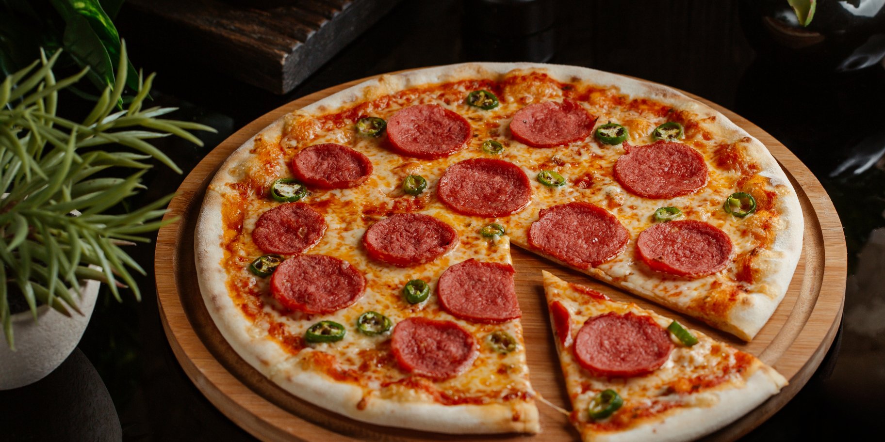 Пицца с салями