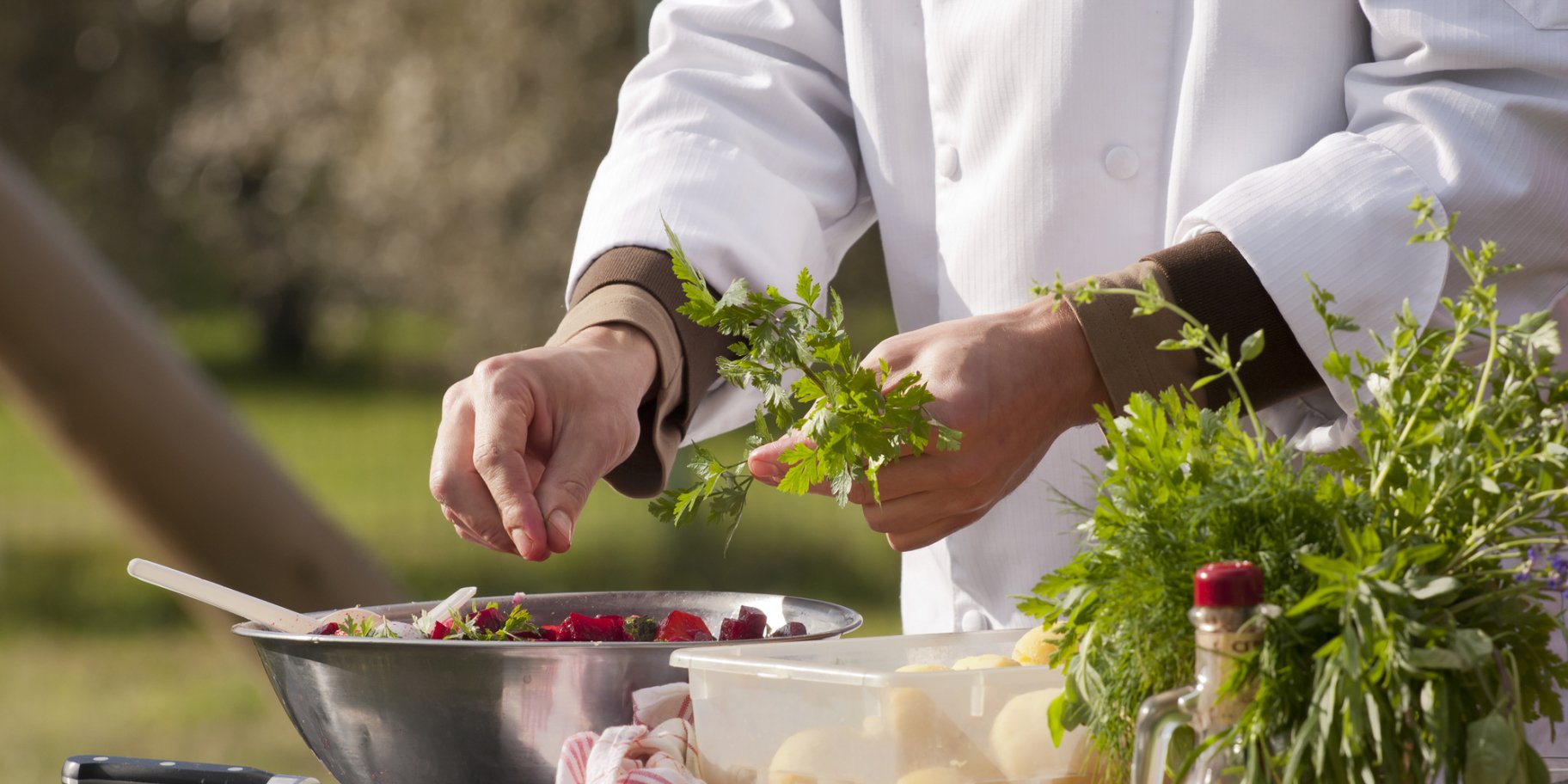 Руки шефа, який готує