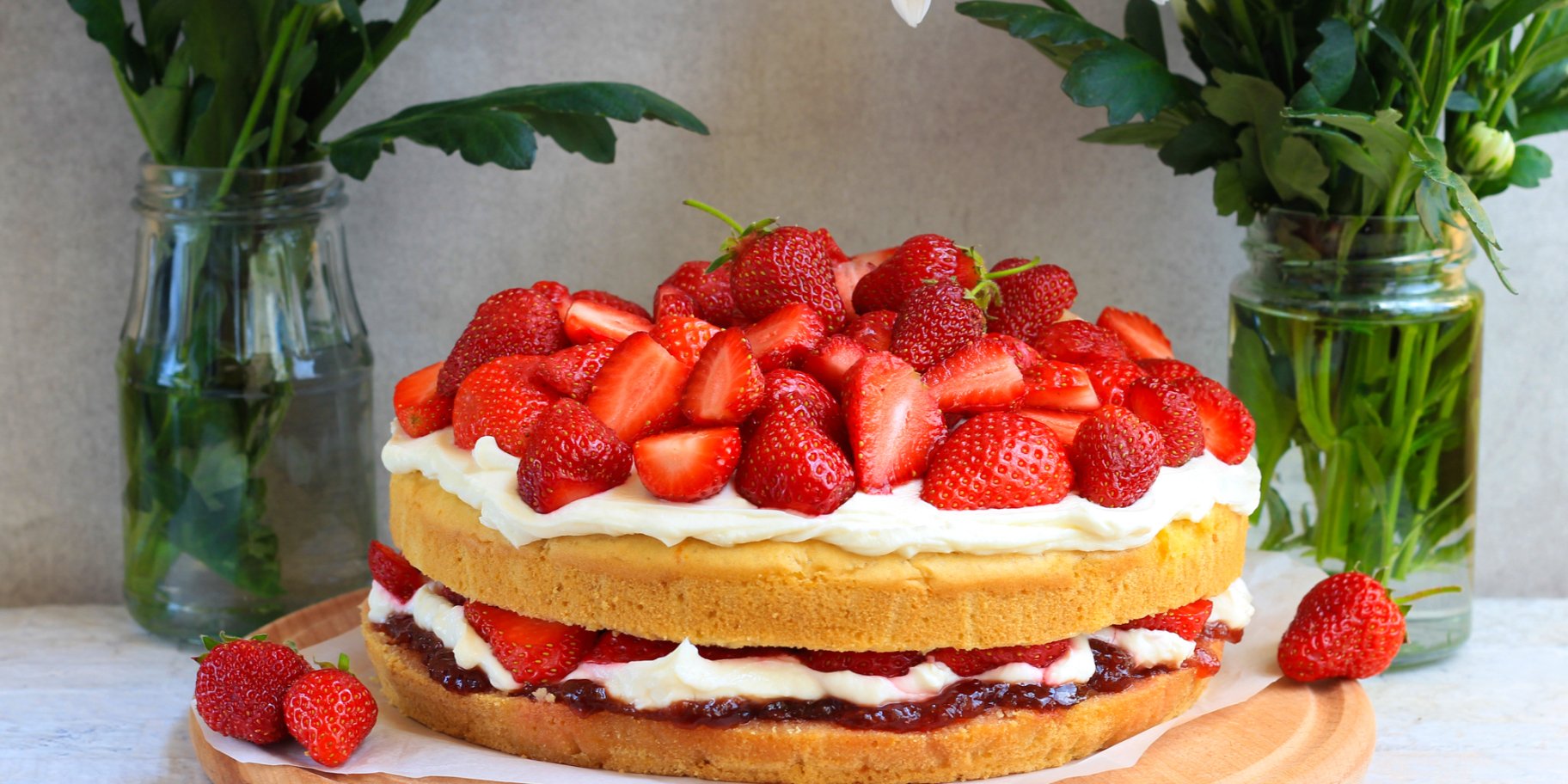 Бісквіт з полуницею