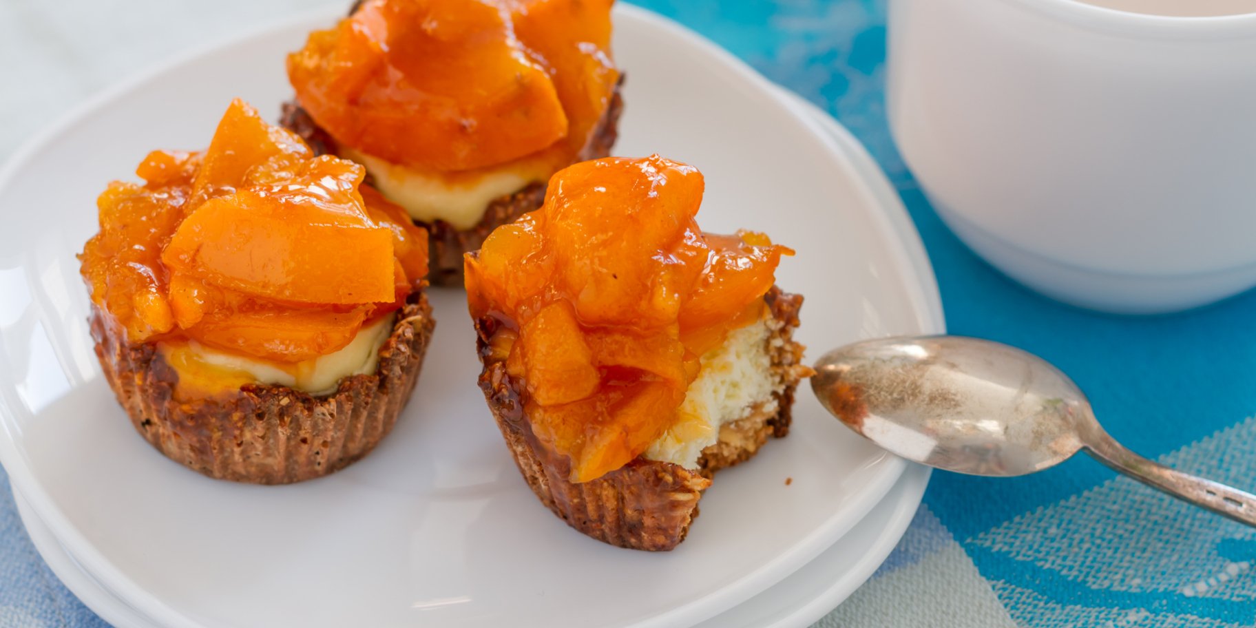 Тарталетки з хурмою і заварним кремом