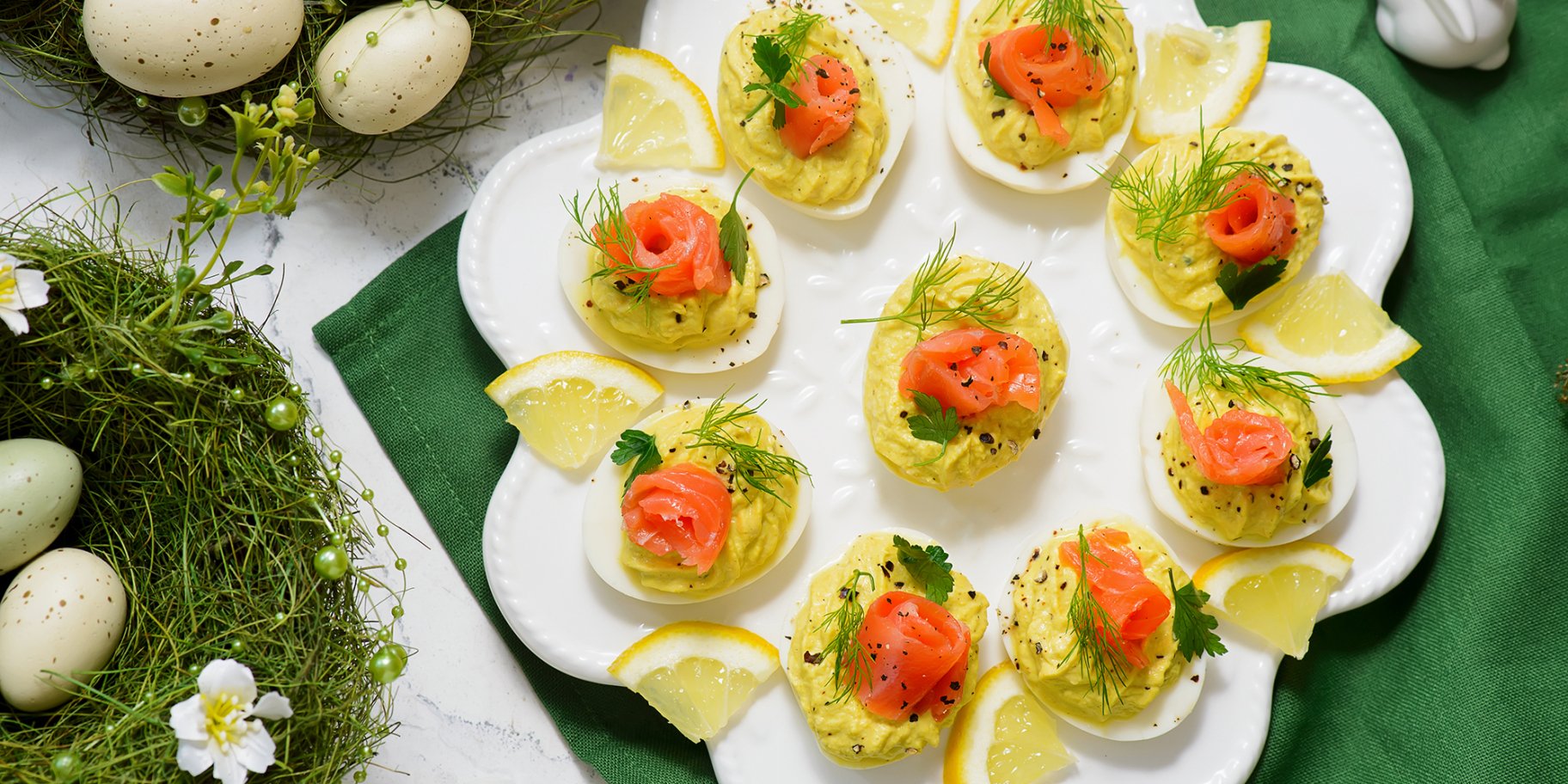 Фаршировані яйця з копченим лососем — закуска, яка зачарує гостей
