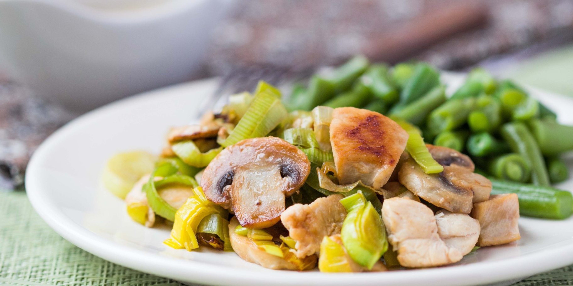 Шматочки курятини з печерицями