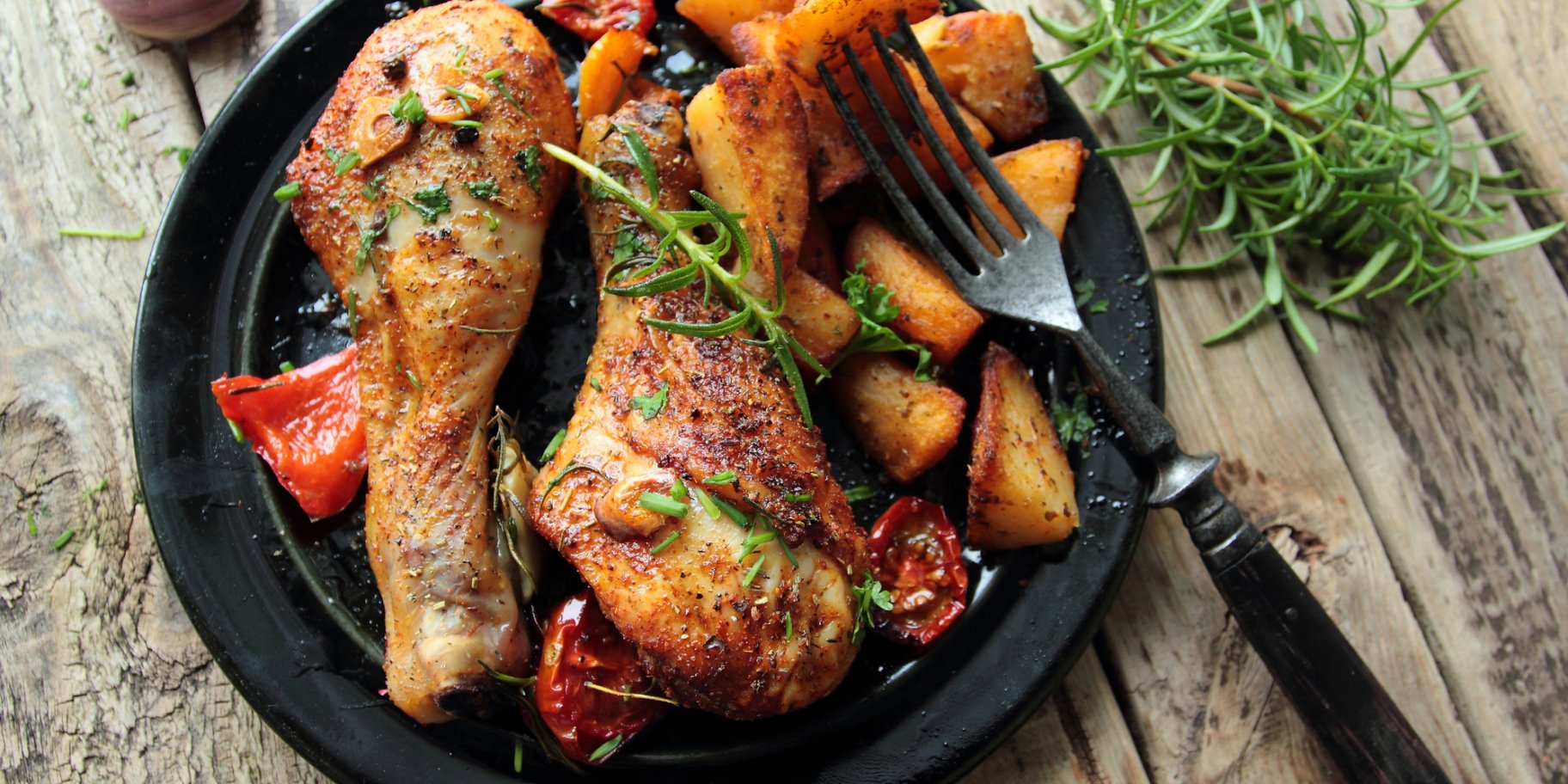 Запечені курячі ніжки з картоплею