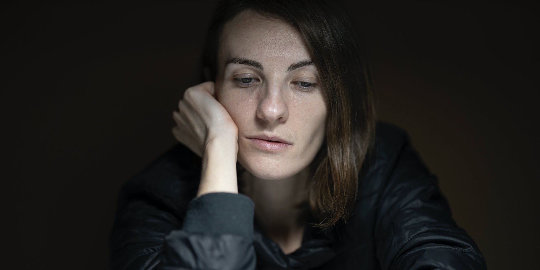 Грустный молодой человек