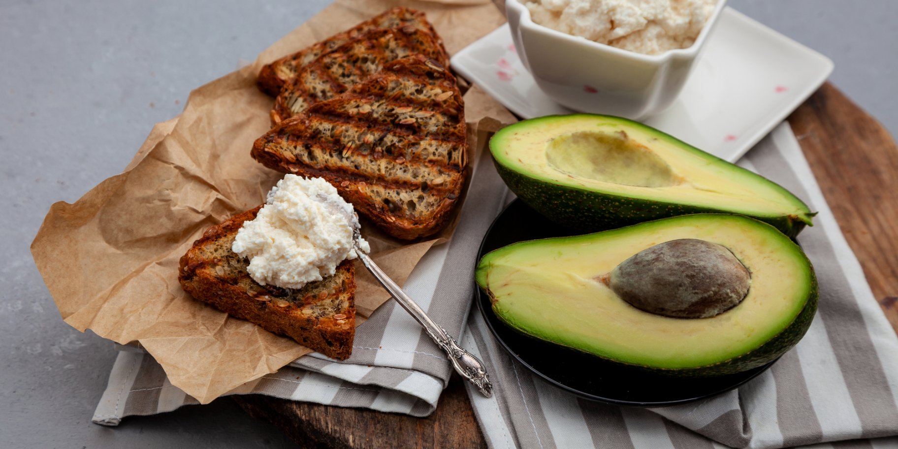 Закуска з кисломолочного сиру та авокадо