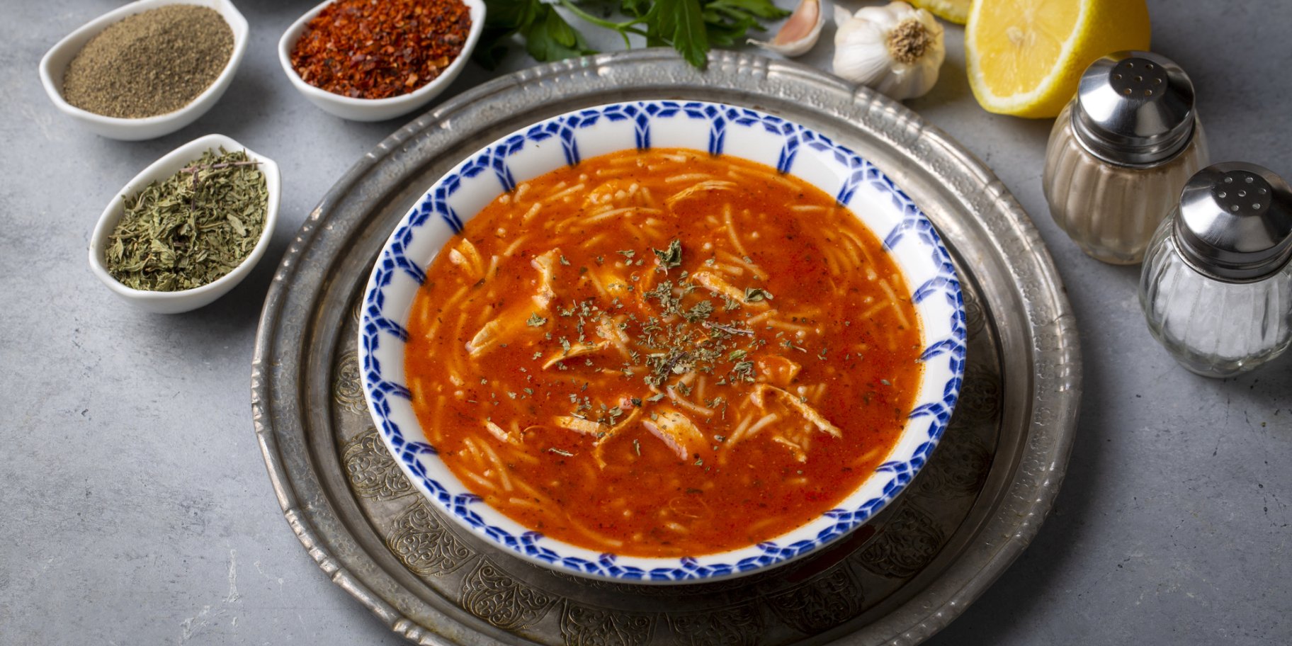 Суп з помідорів і локшини