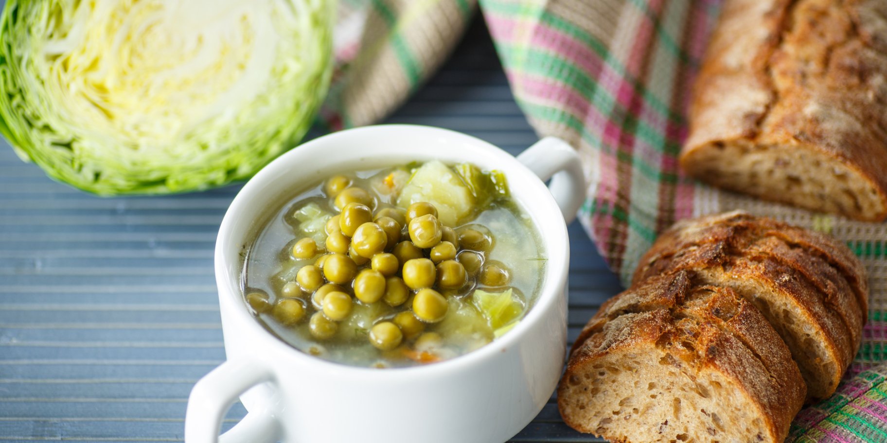 Суп з молодою капустою та горошком