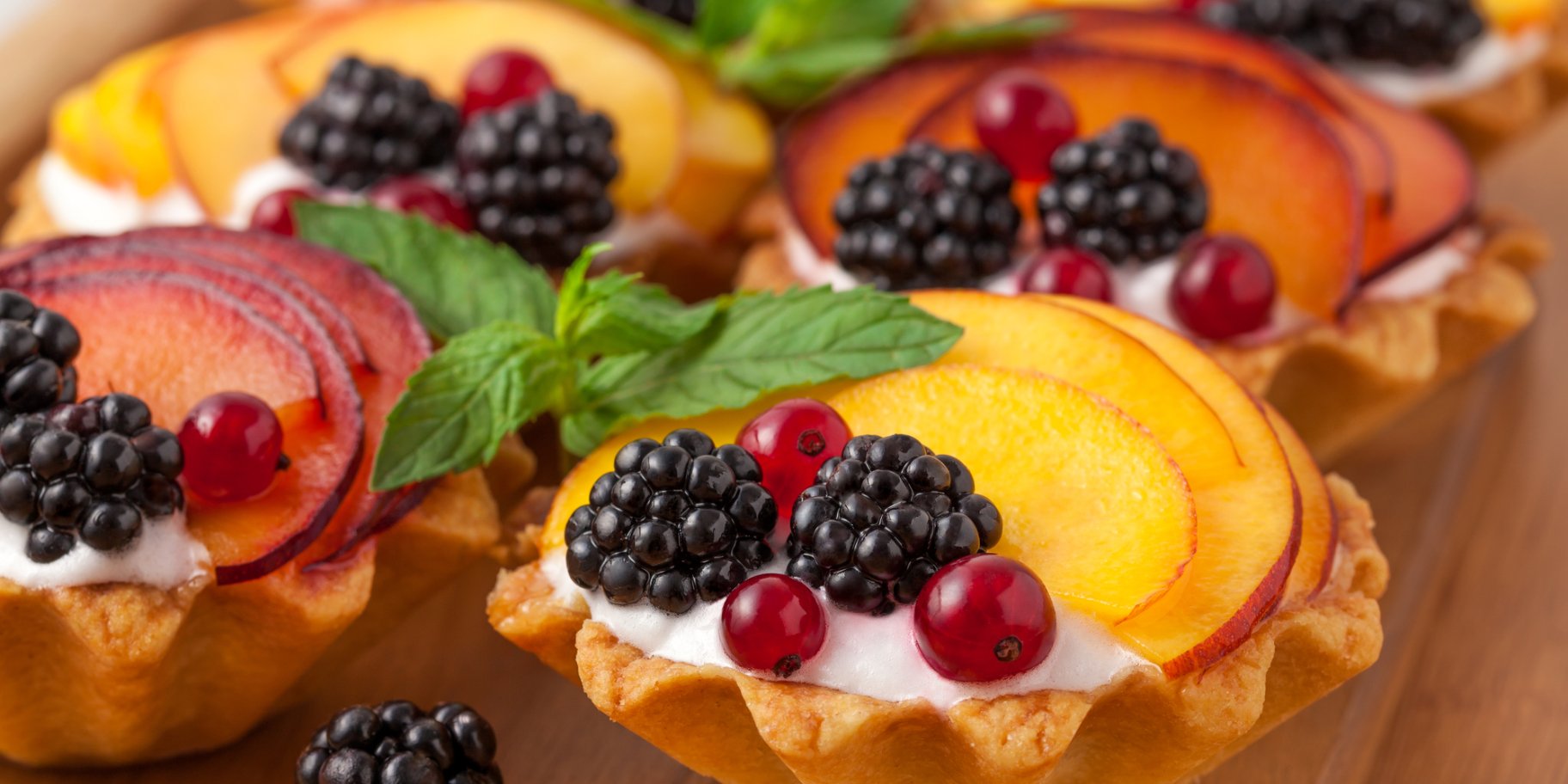 Тарталетки з персиками