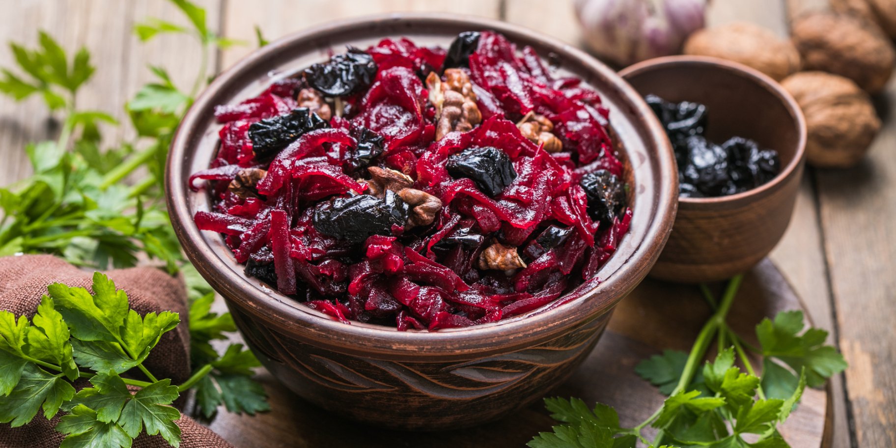 Салат з чорносливом