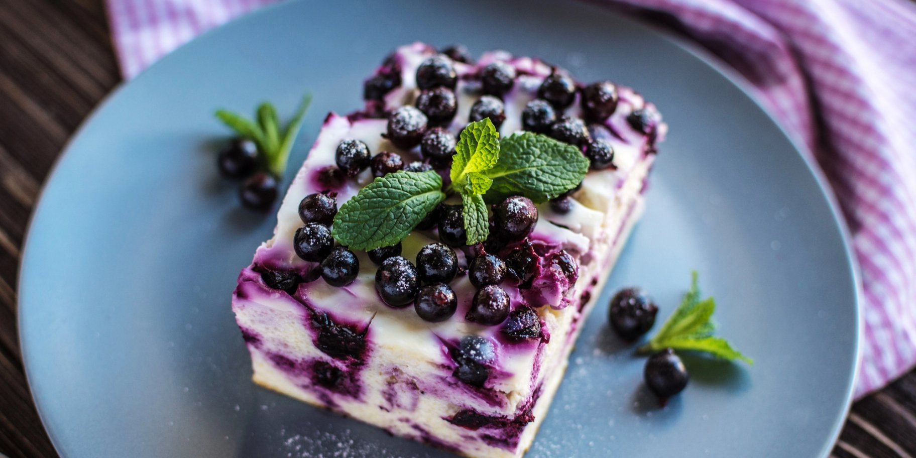 Дієтична запіканка з кисломолочним сиром і ягодами