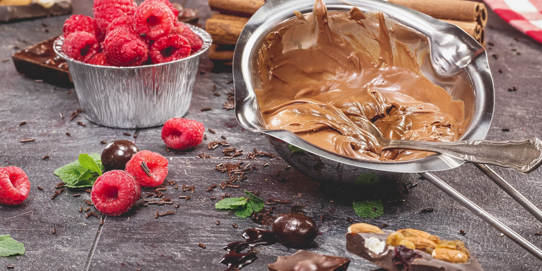 Шоколадно-малиновий торт