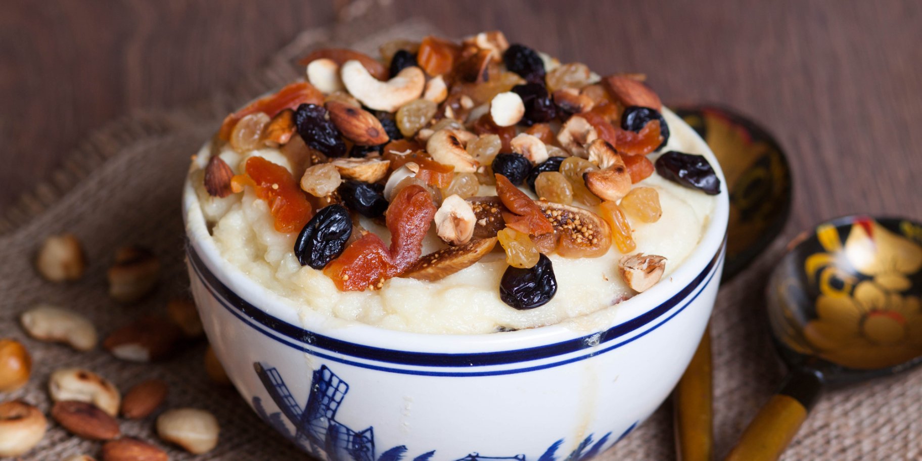 Манна каша з сухофруктами та горіхами