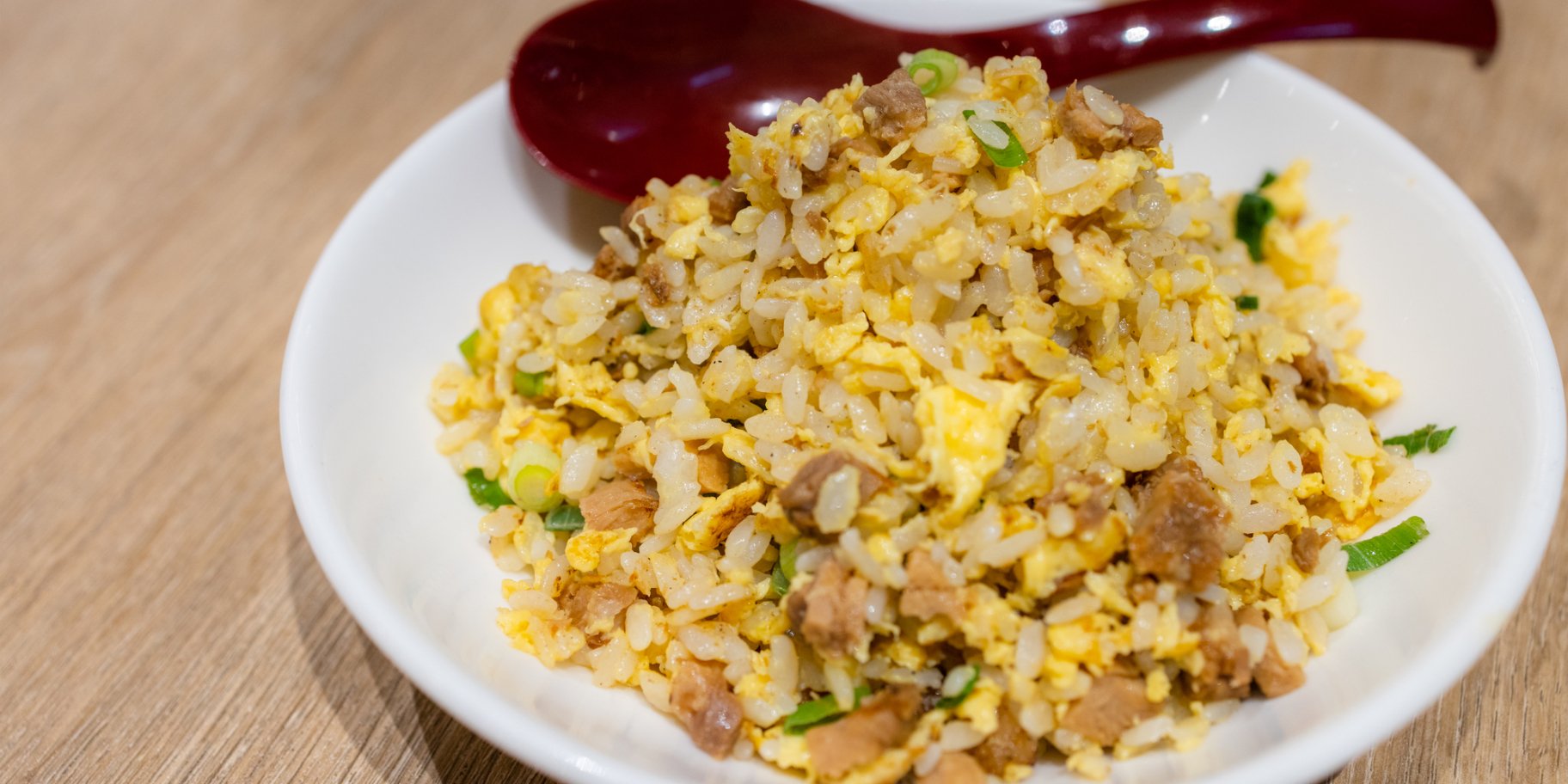 Ароматний рис з яйцями та сиром
