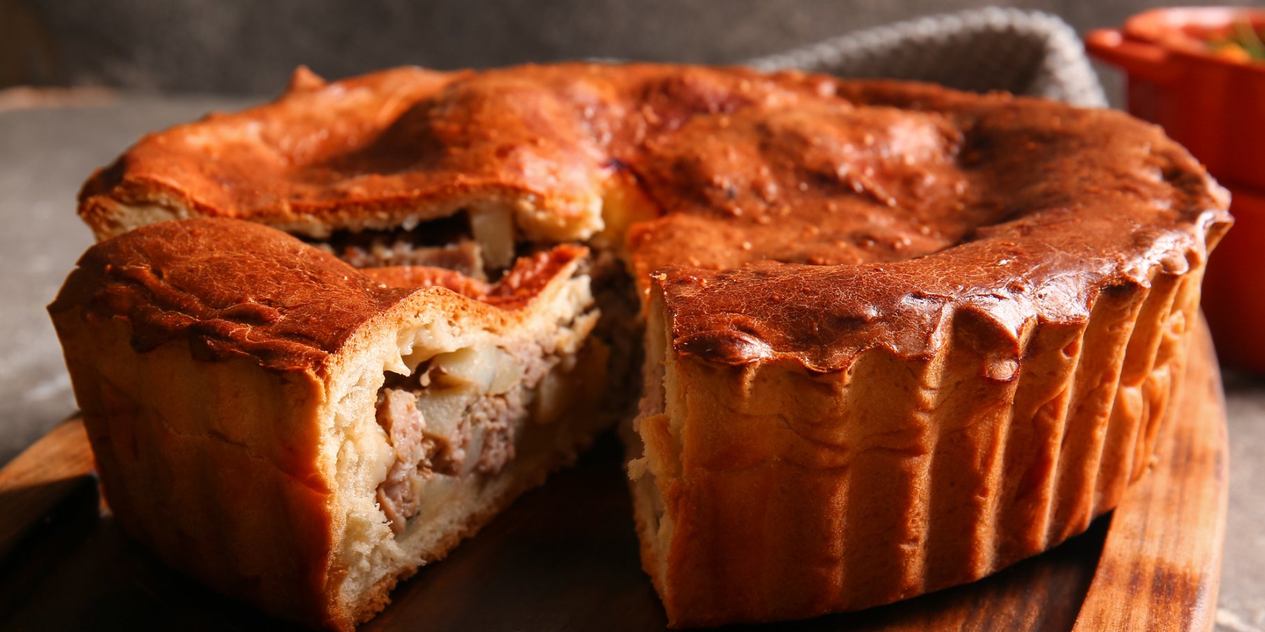 Пирог с курятиной и смородиной