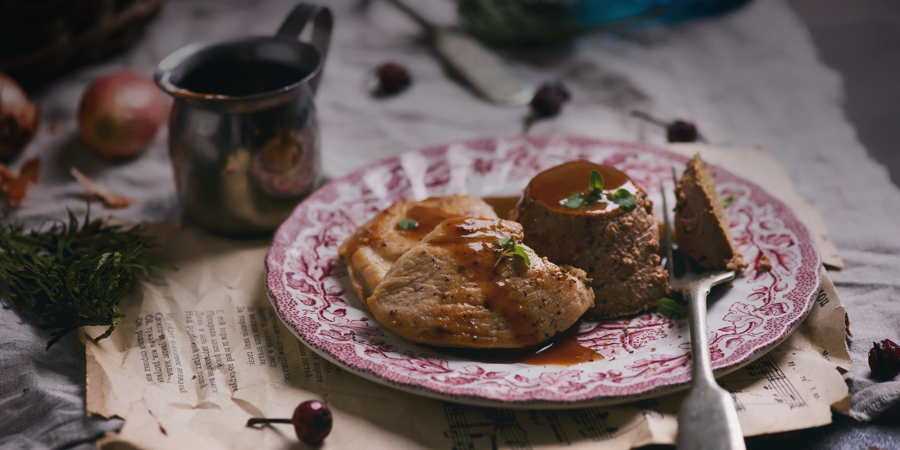 м'ясна страва з соусом деміглас