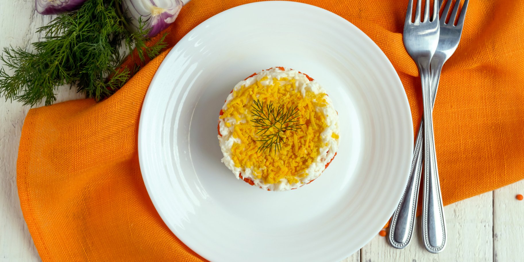 Салат з горбуші, рису та огірків - рецепт