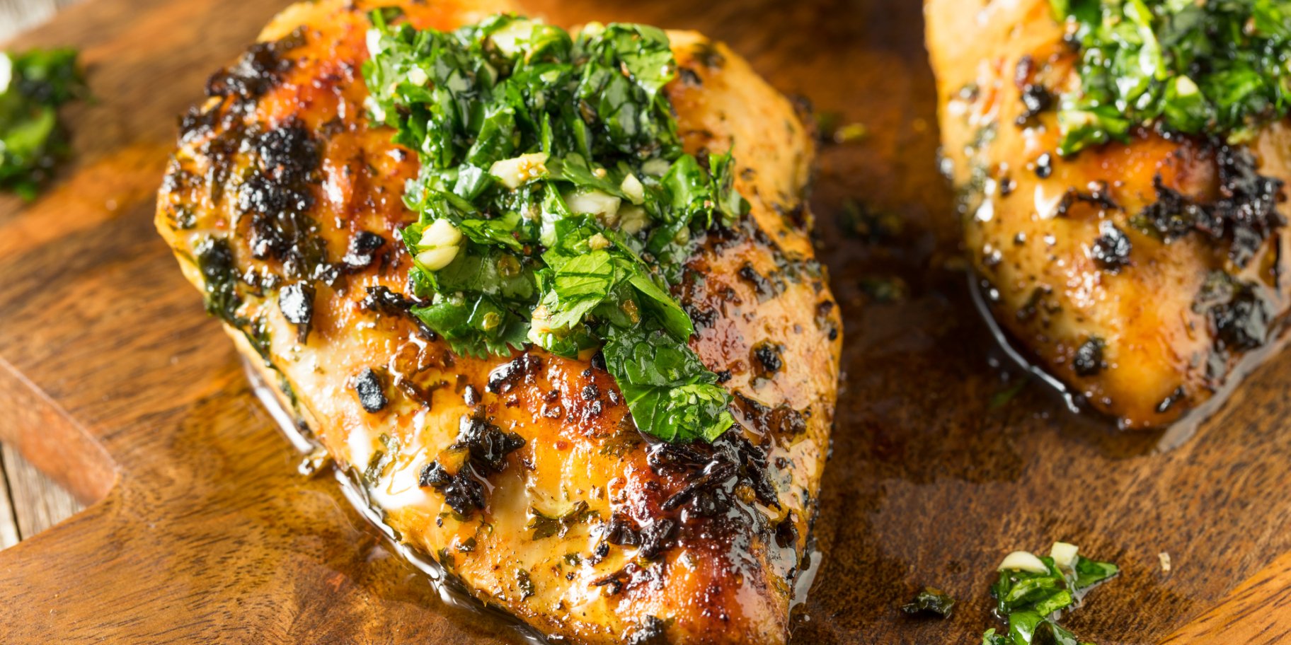 Курка із цибулею на сковороді