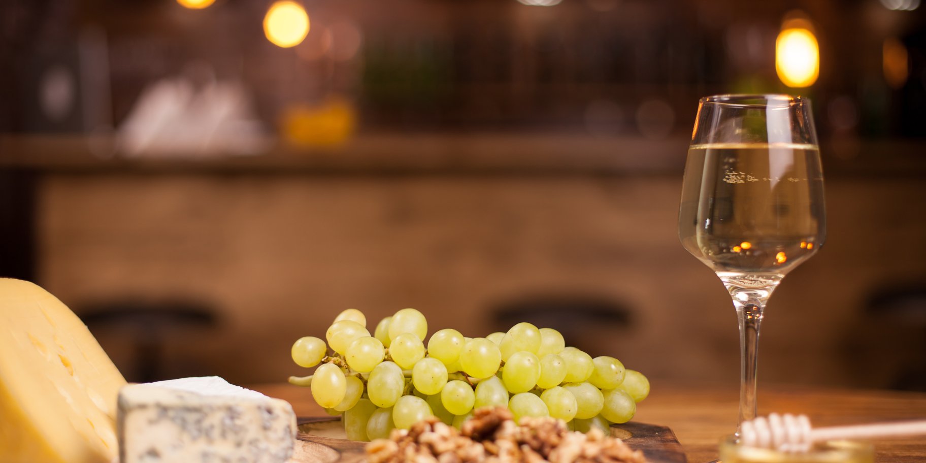 Вино, сир, виноград