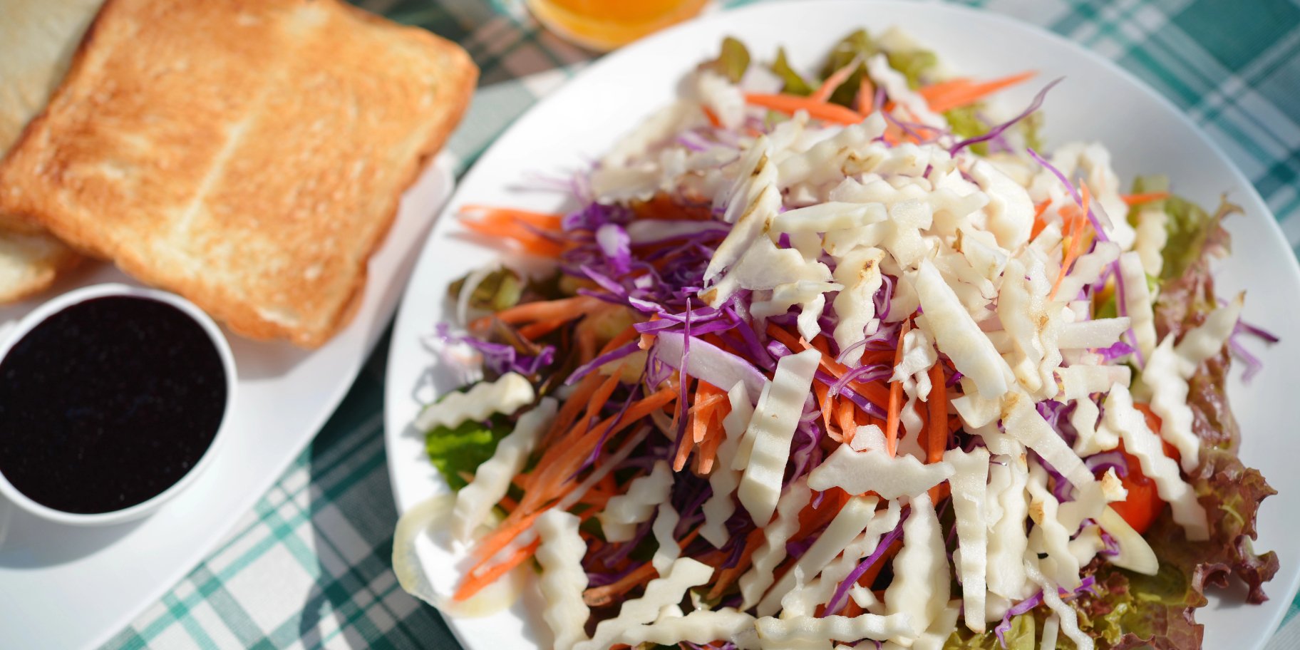 Теплий салат з топінамбуром і морквою