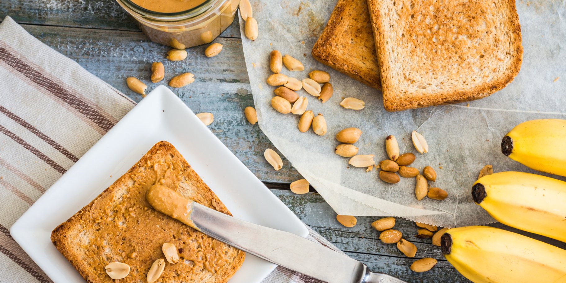 Тост с арахисовой пастой
