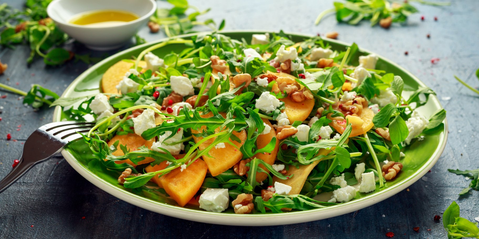 Салат з куркою, абрикосами та голубим сиром?