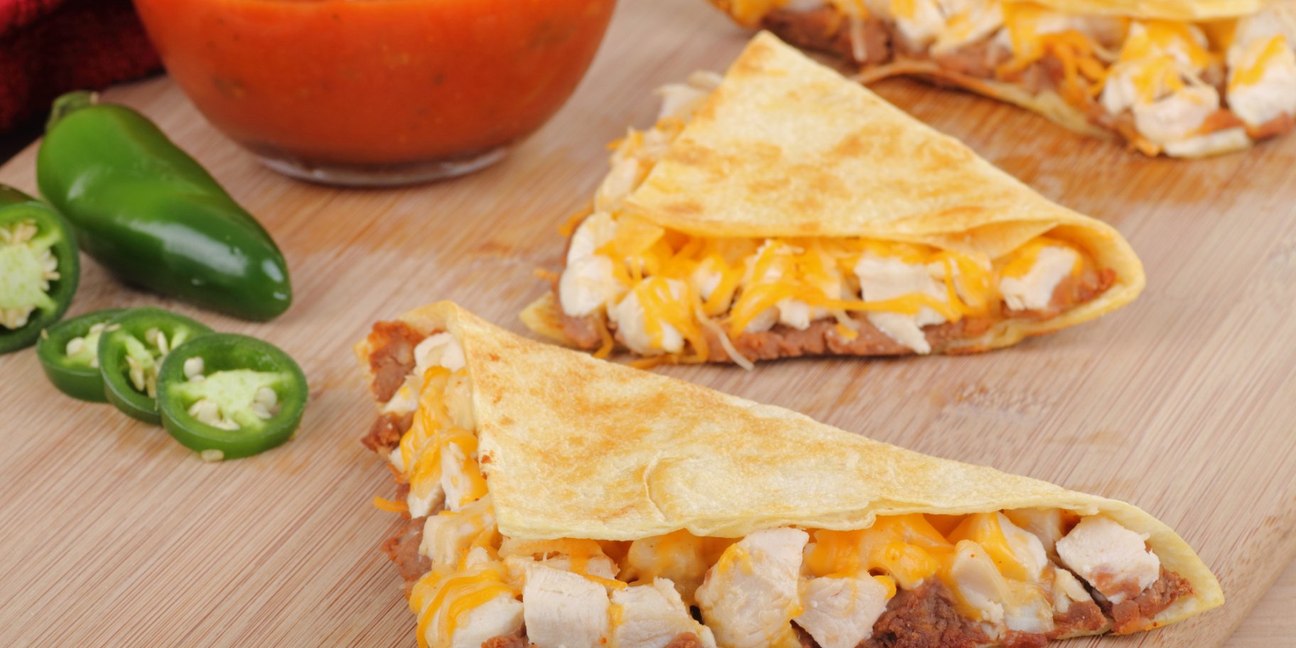 Тортилья з куркою, перцем чилі і сиром