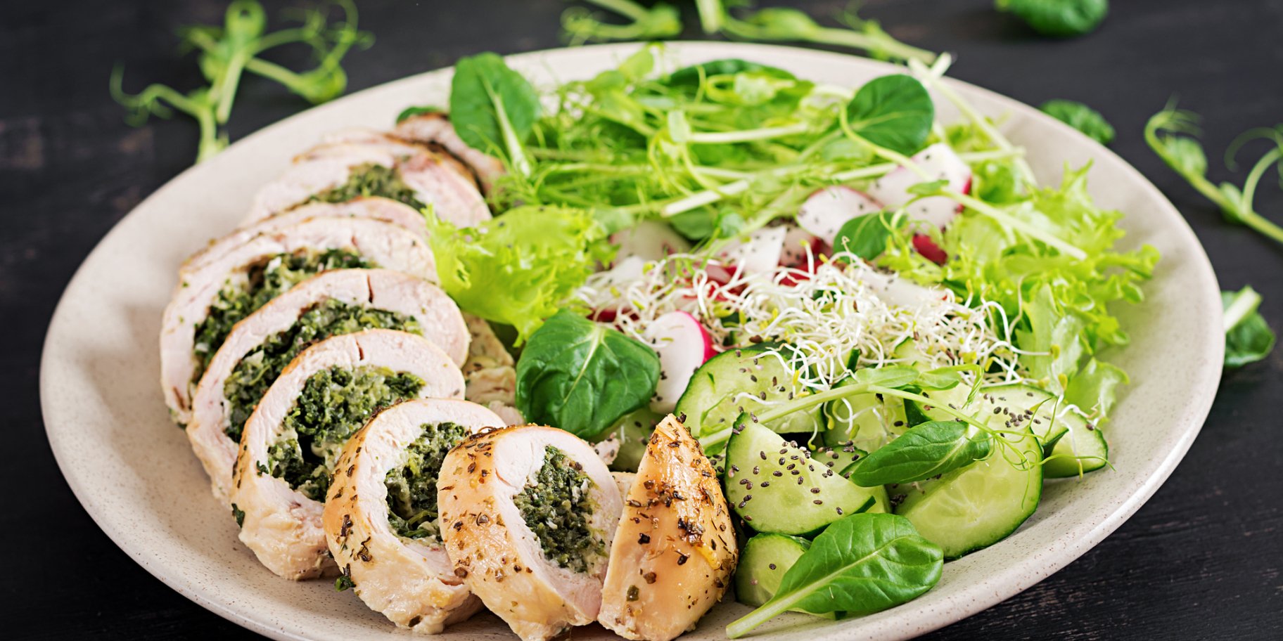 Курячі рулетики зі шпинатом і сиром