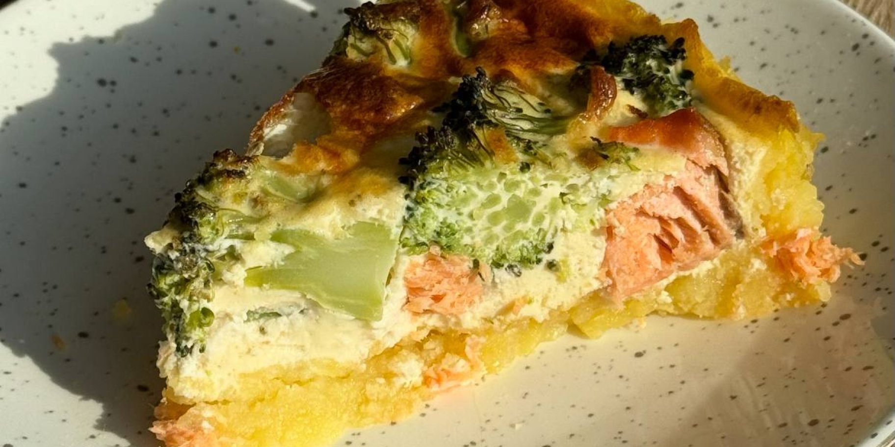 Картопляний пиріг з рибою і броколі
