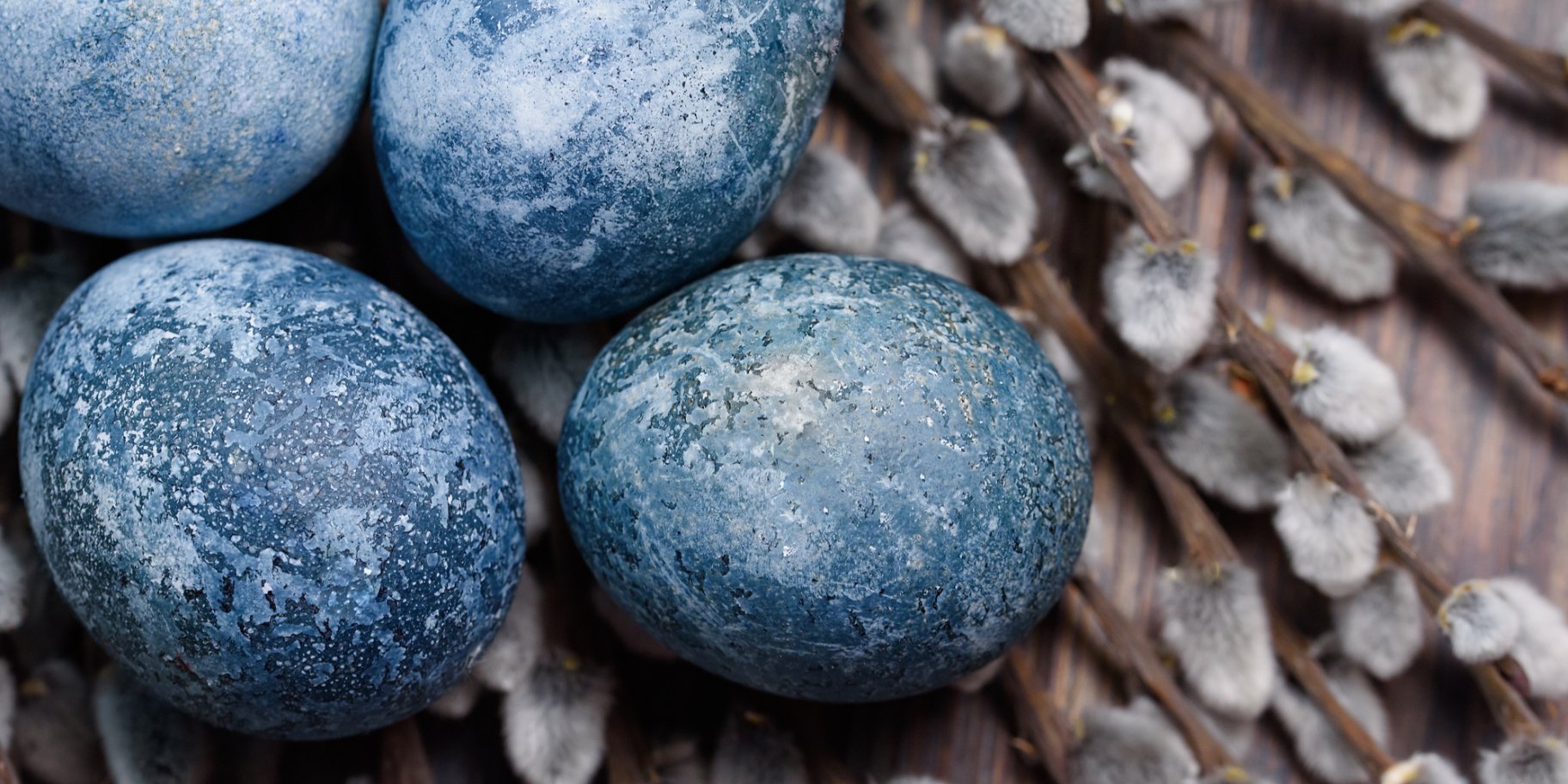 Мраморные яйца с красителем