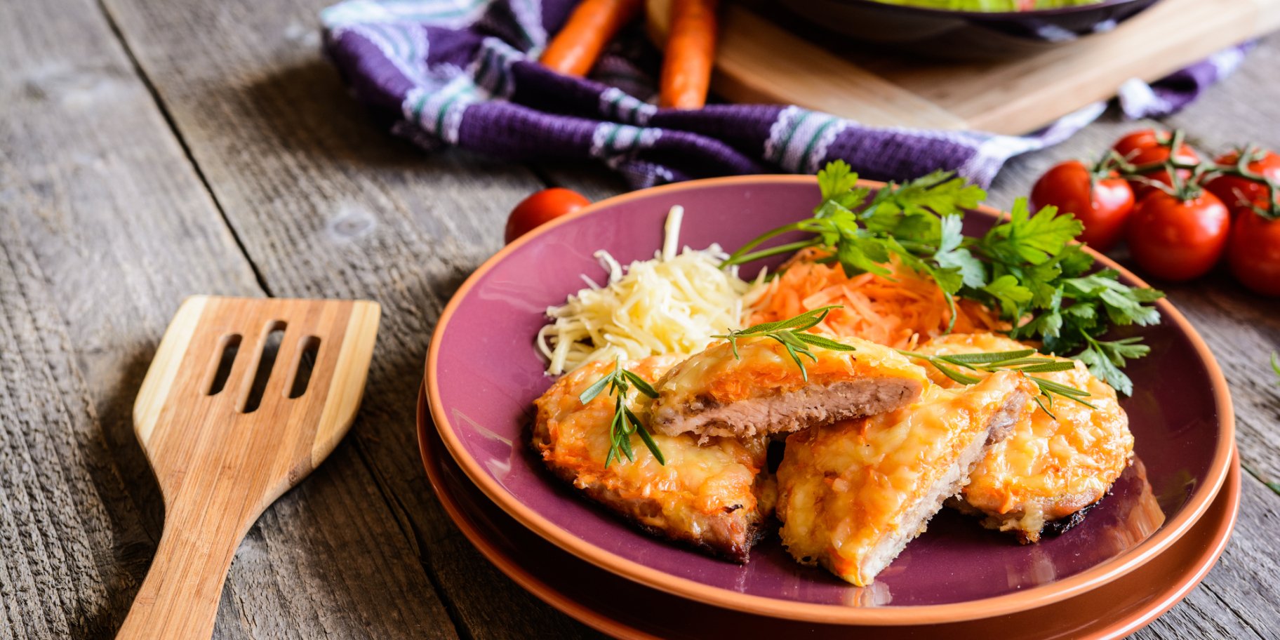 Відбивні з грушами під сиром