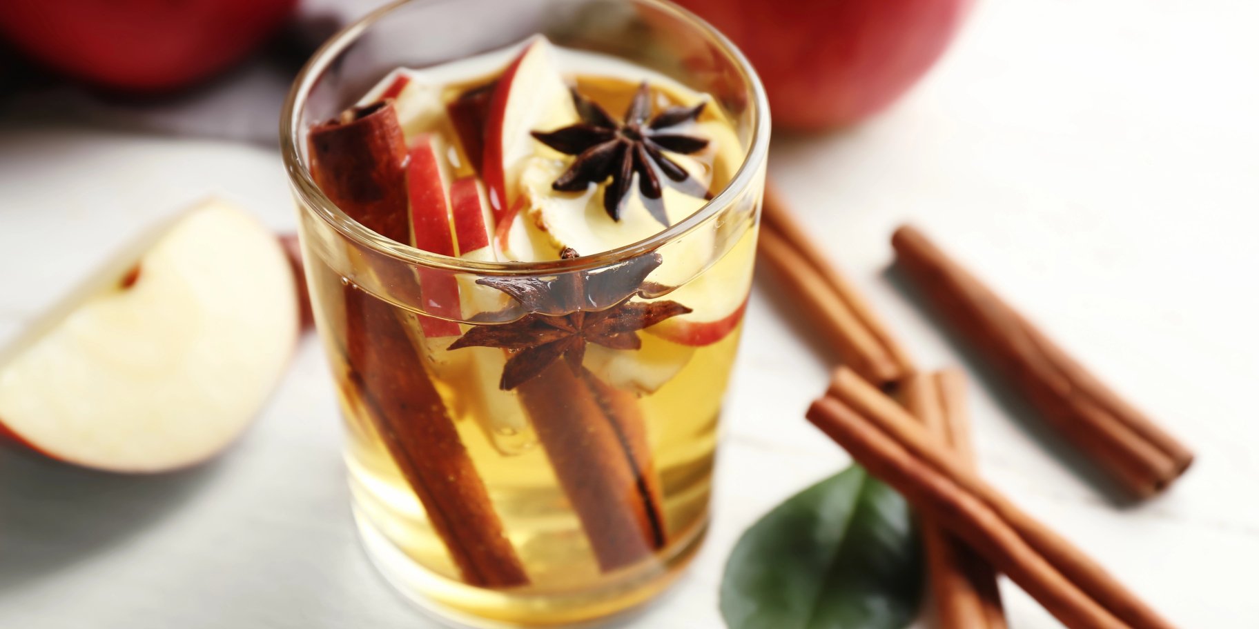 Яблучний чай з прянощами