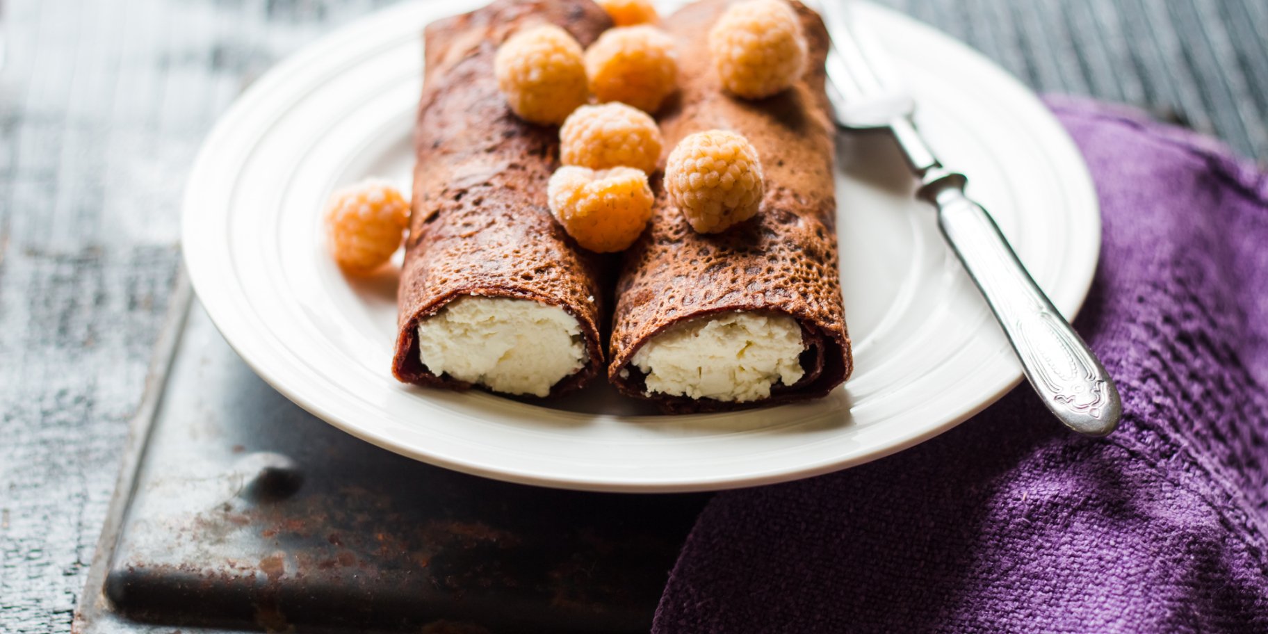 Апетитні млинці з начинкою із заварного крему