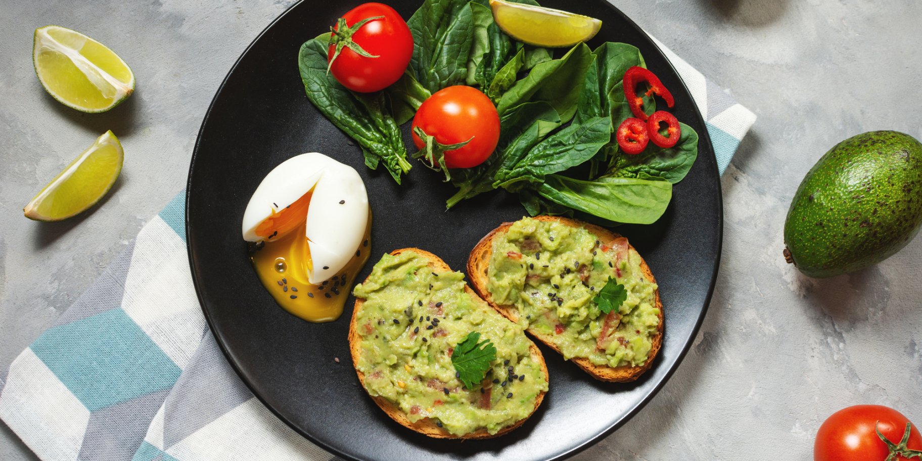 Брускети з авокадо