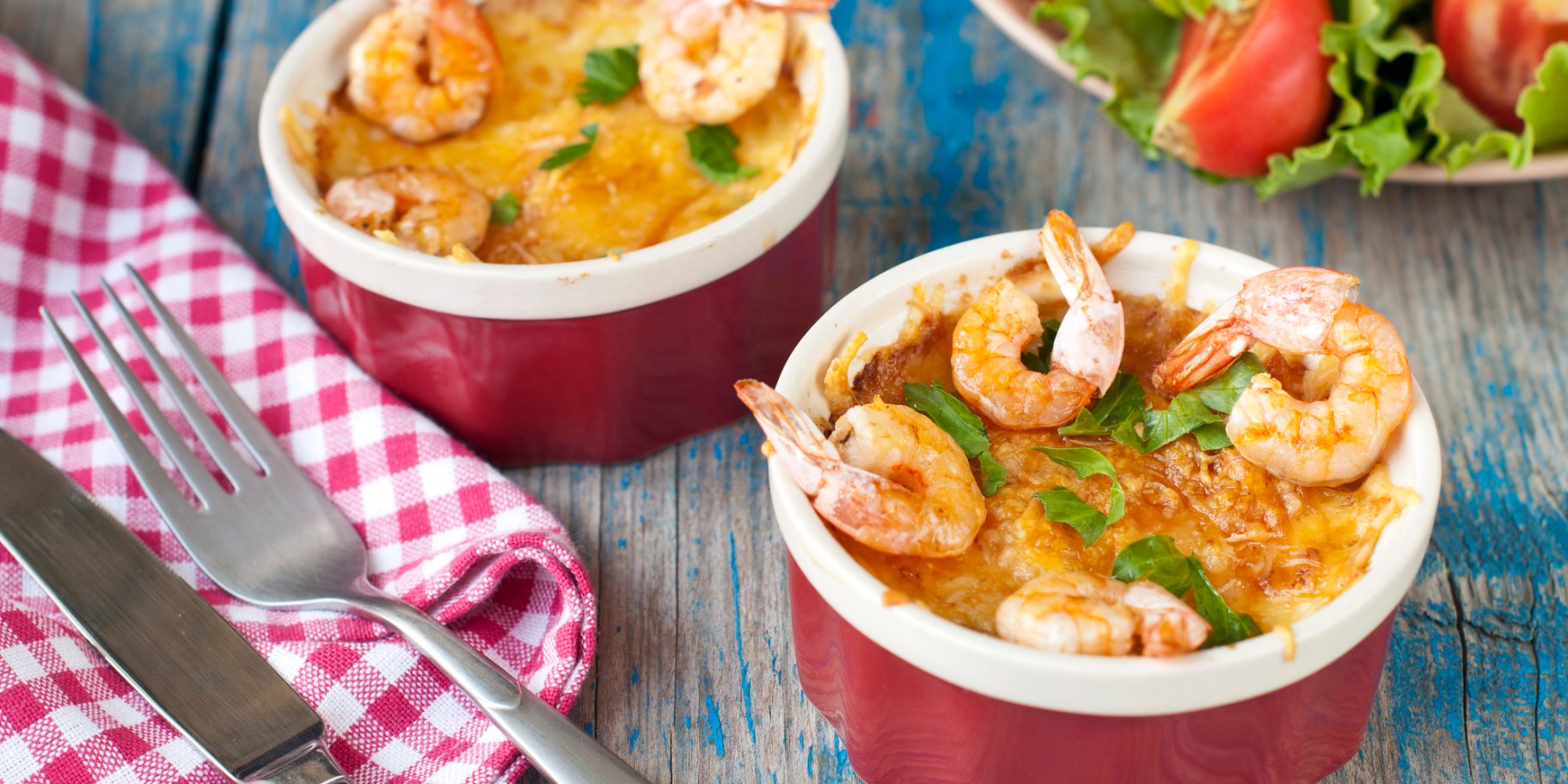 Жюльен с морепродуктами и сыром