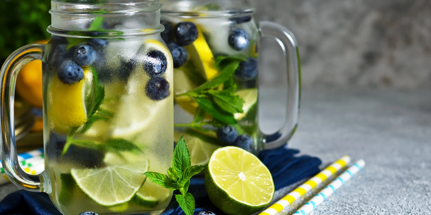 чай з лимоном, лохиною та базиліком