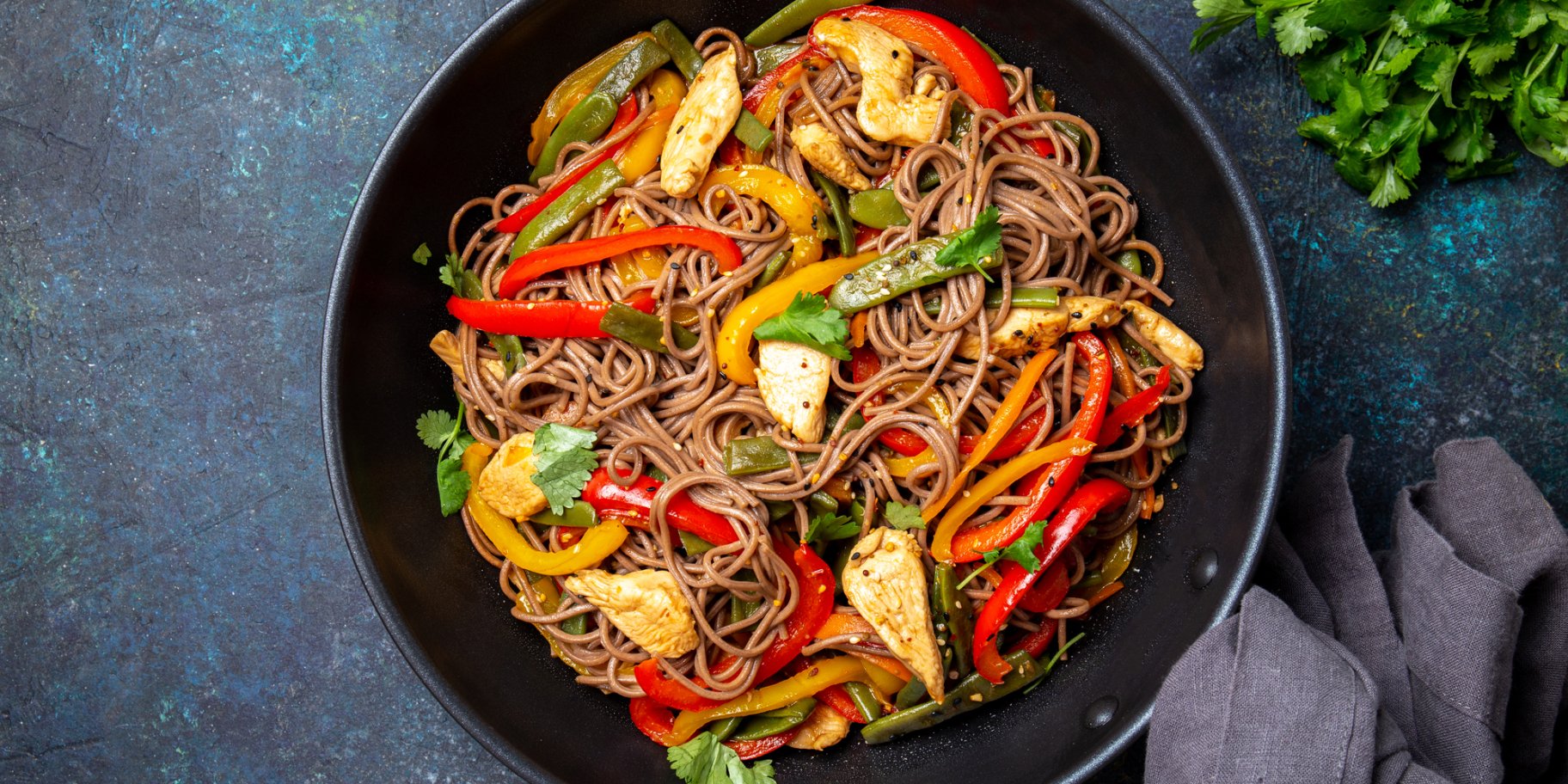 Соба з куркою і овочами