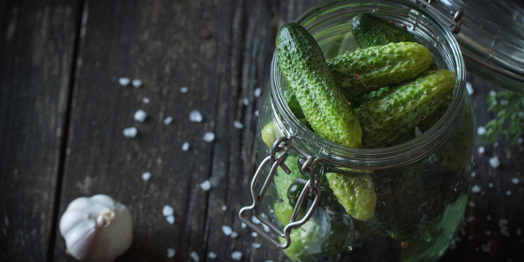 Малосольні огірки на мінеральній воді