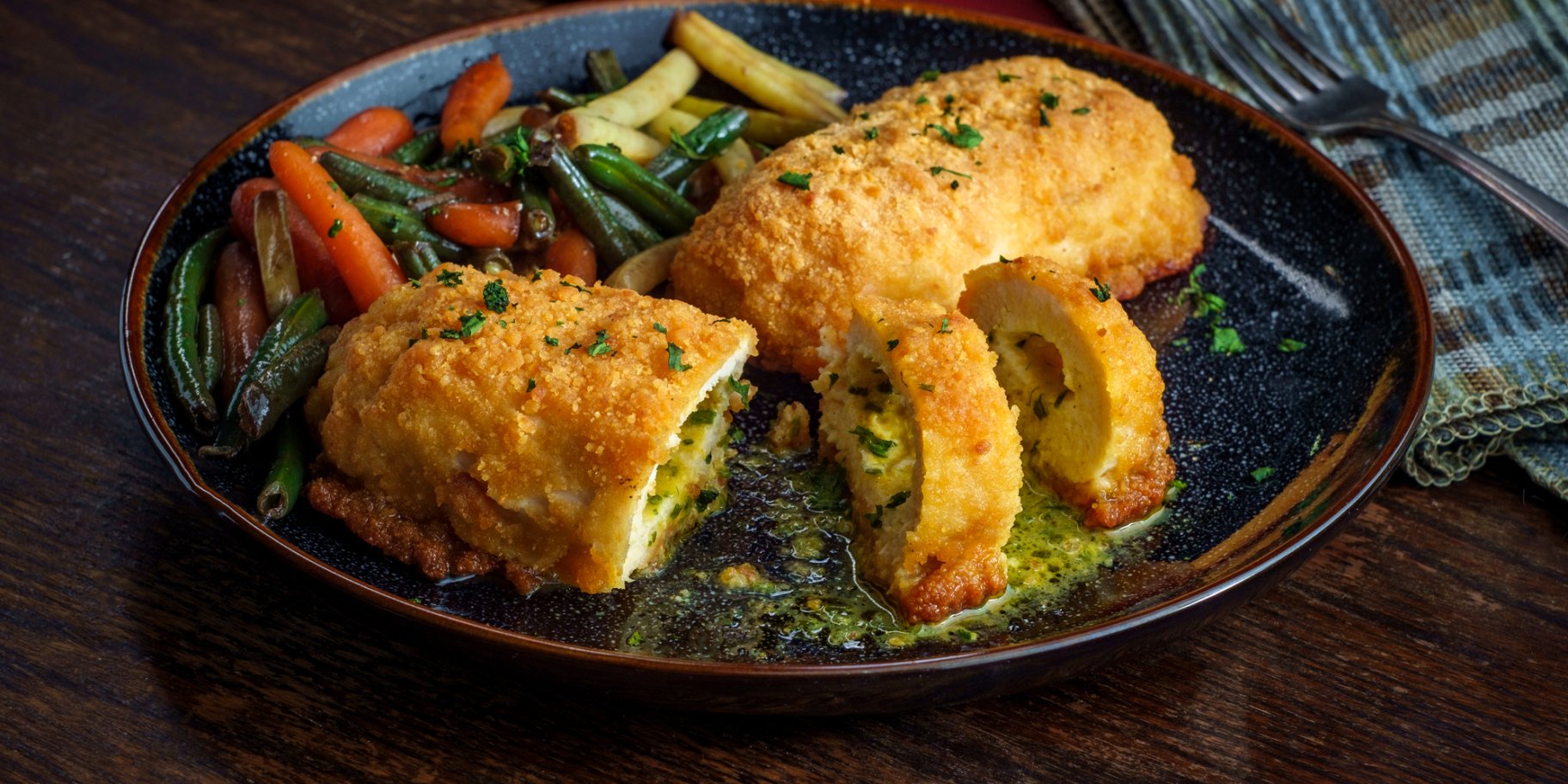 Куряча грудка в паніровці і з начинкою