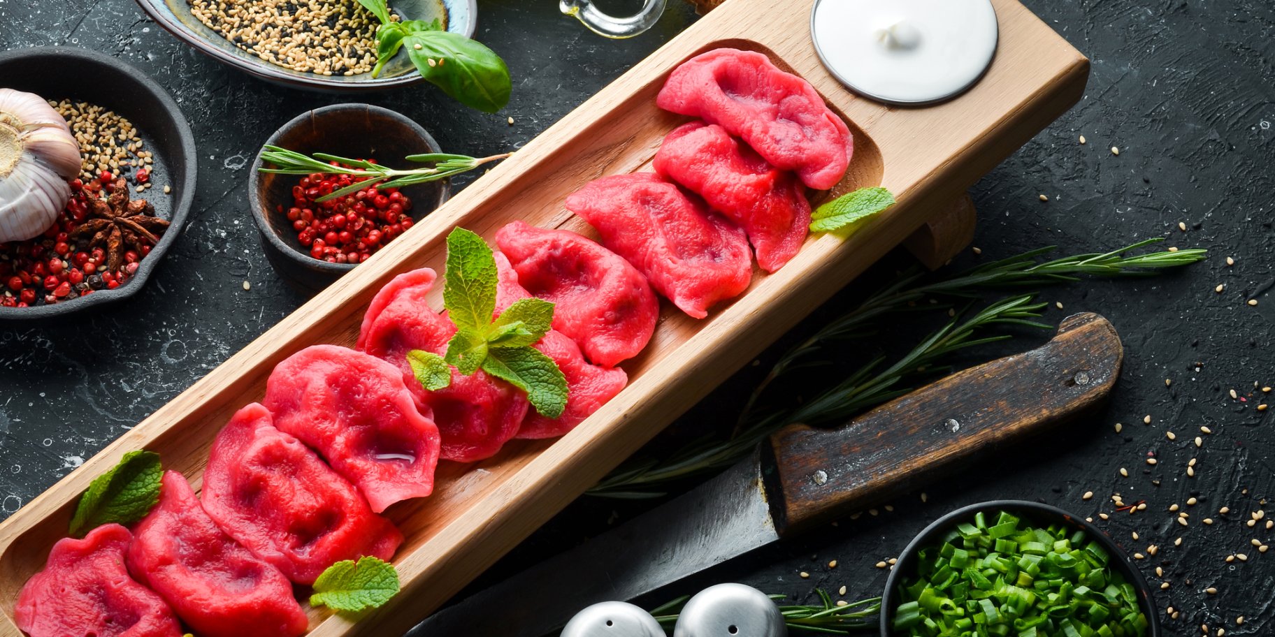 Красные вареники с маком